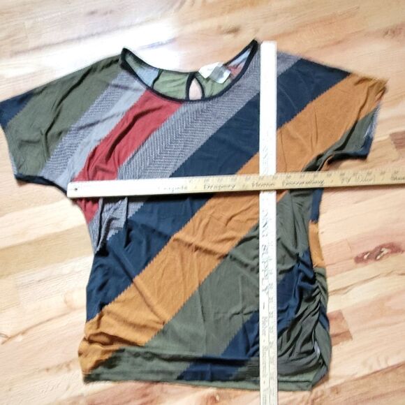 Lavish Medium Dolman Sleeve Colorblock Oversized Tee Keyhole Back - Picture 4 of 5